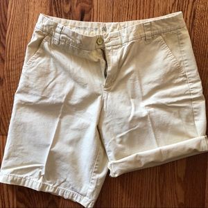GAP boyfriend roll-up short, size 6